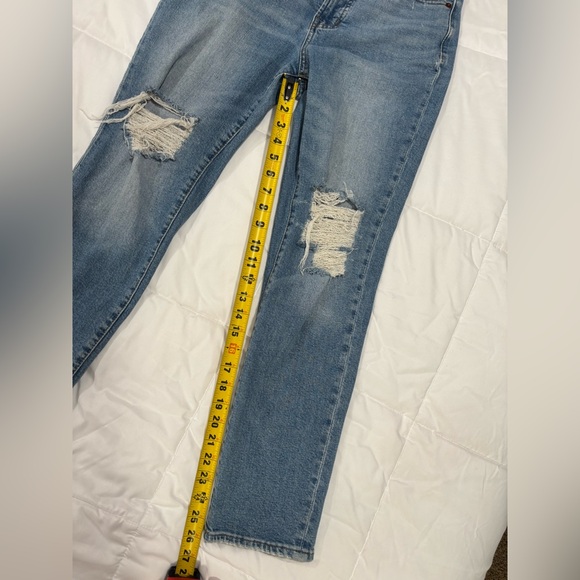 Madewell Distressed Jeans | Medium Wash | Size 28 - Picture 10 of 11